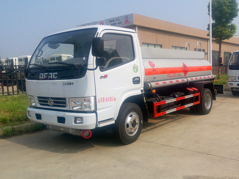 東風(fēng)藍(lán)牌加油車